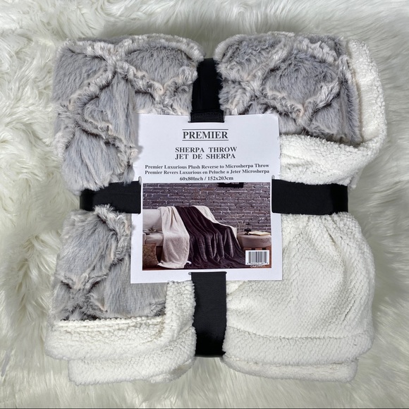 Kate & Co. Other - ✨SALE✨Arabesque Cookies & Cream Micromink Sherpa Throw